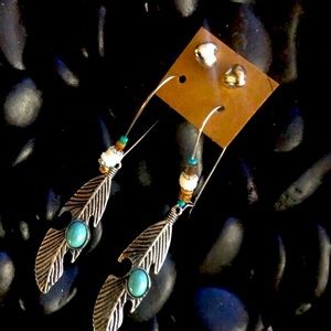 *SOLD* 2 beautiful pairs of earrings